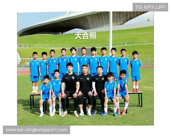 俱乐部与地方企业合作举办校园足球推广活动